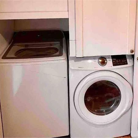 2 Bedroom Luxury Home.. Wooden Floors And Ceilings 达拉斯 外观 照片