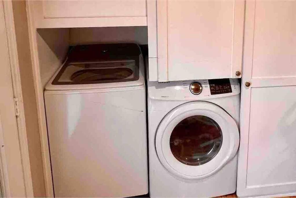 2 Bedroom Luxury Home.. Wooden Floors And Ceilings 达拉斯 外观 照片