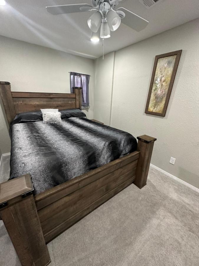 2 Bedroom Luxury Home.. Wooden Floors And Ceilings 达拉斯 外观 照片